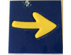 Aimant flèche en céramique fond Bleu MyL 5X5 cm