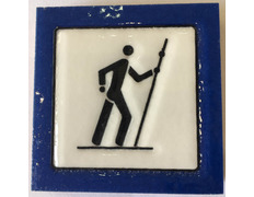 Aimant en céramique Pèlerin marchant fond Bleu MyL 5X5 cm