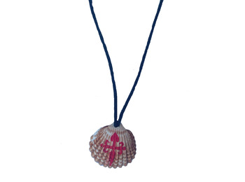 Collier de pétoncles naturels avec Cruz de Santiago