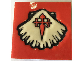 Aimant céramique Concha avec Cruz de Santiago Rouge fond 5X5 cm
