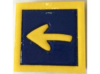 Aimant en céramique Flèche avec bord jaune MyL 5X5 cm