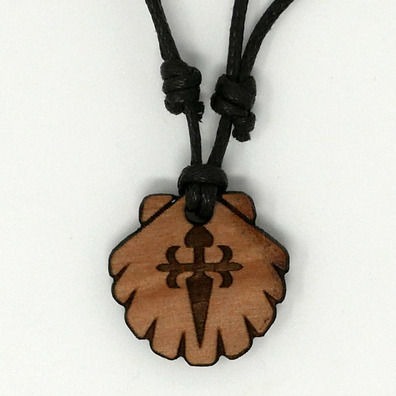 Colgante pétoncle en bois avec croix de Santiago