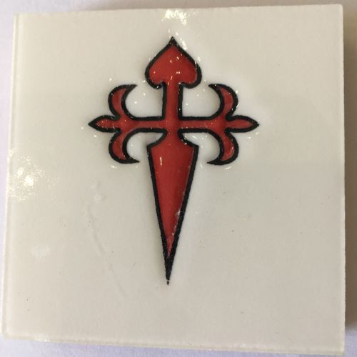 Aimant céramique Croix de Saint-Jacques fond blanc MyL 5X5 cm