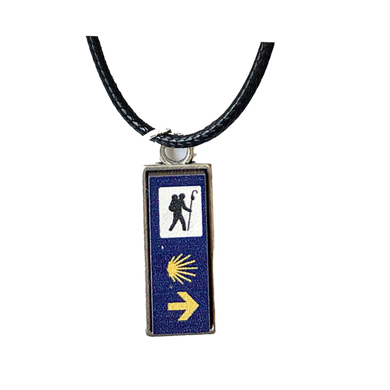 Pendentif triple signe en bois