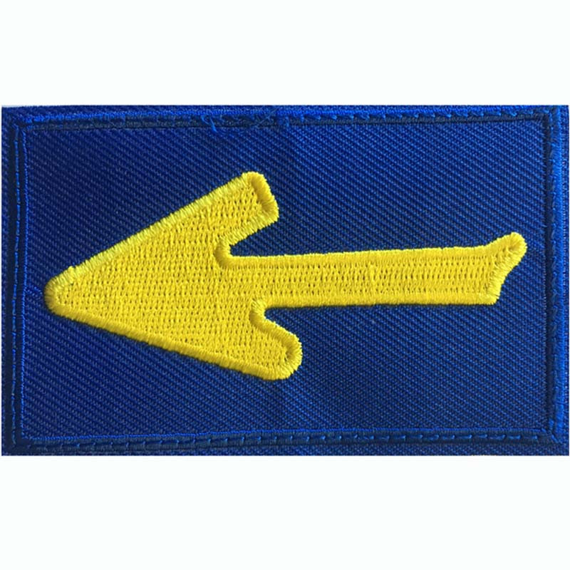 Set de broderie en tissu Arrow avec fond bleu